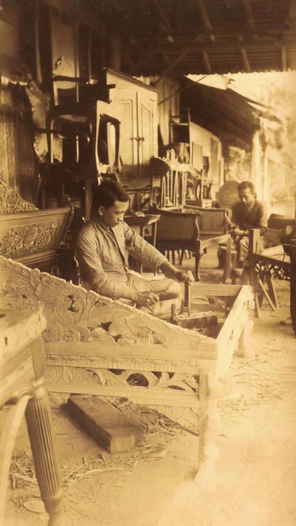 Sejarah Mebel Jepara: Warisan Kayu Jati dan Ukiran Kelas Dunia Sejarah Jepara Mebel 576x1024