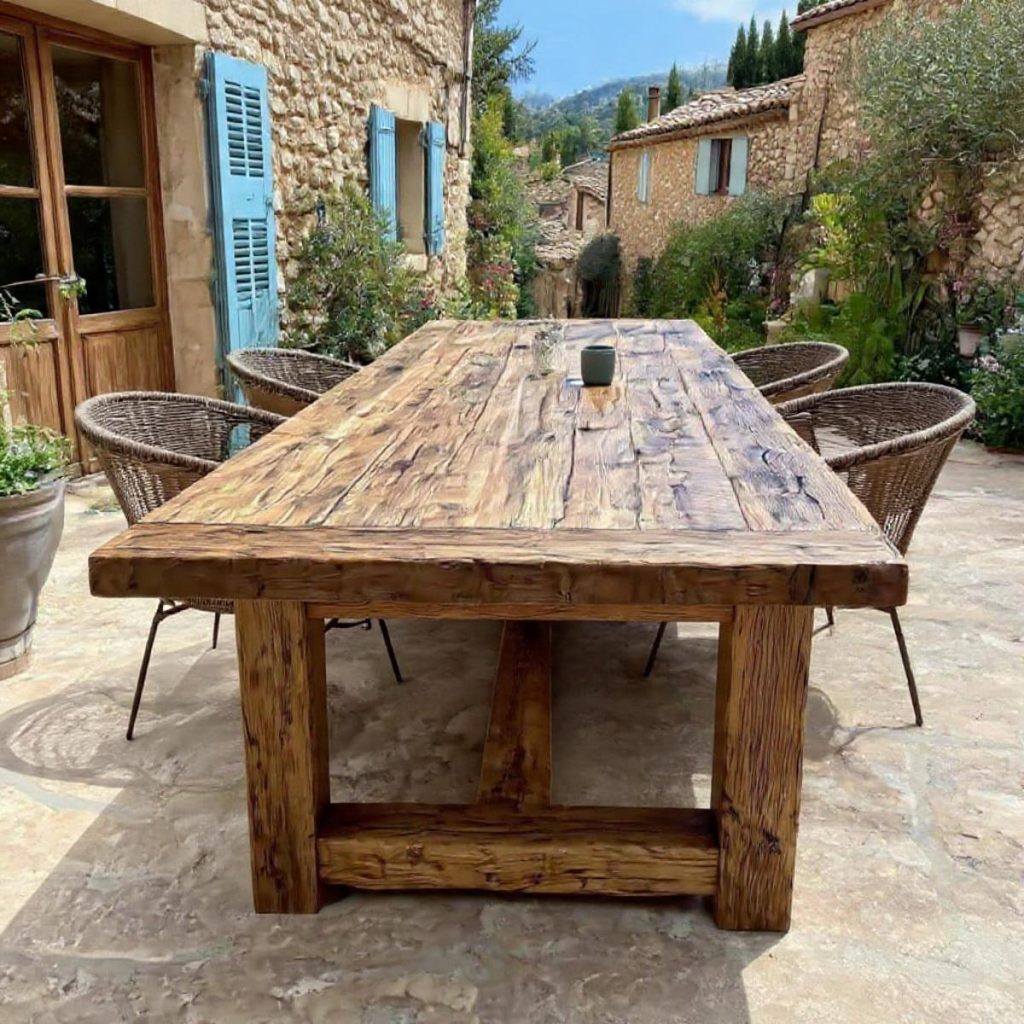 Sentuhan Historis dan Estetik: Mengapa Reclaimed Furniture Jadi Pilihan Terbaik Hunian Modern degarden table side