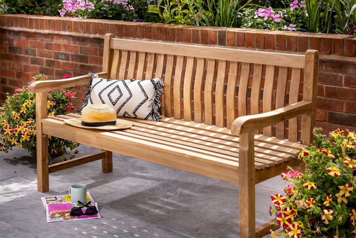 Bangku Jati regal Khas Jepara Garden Furniture