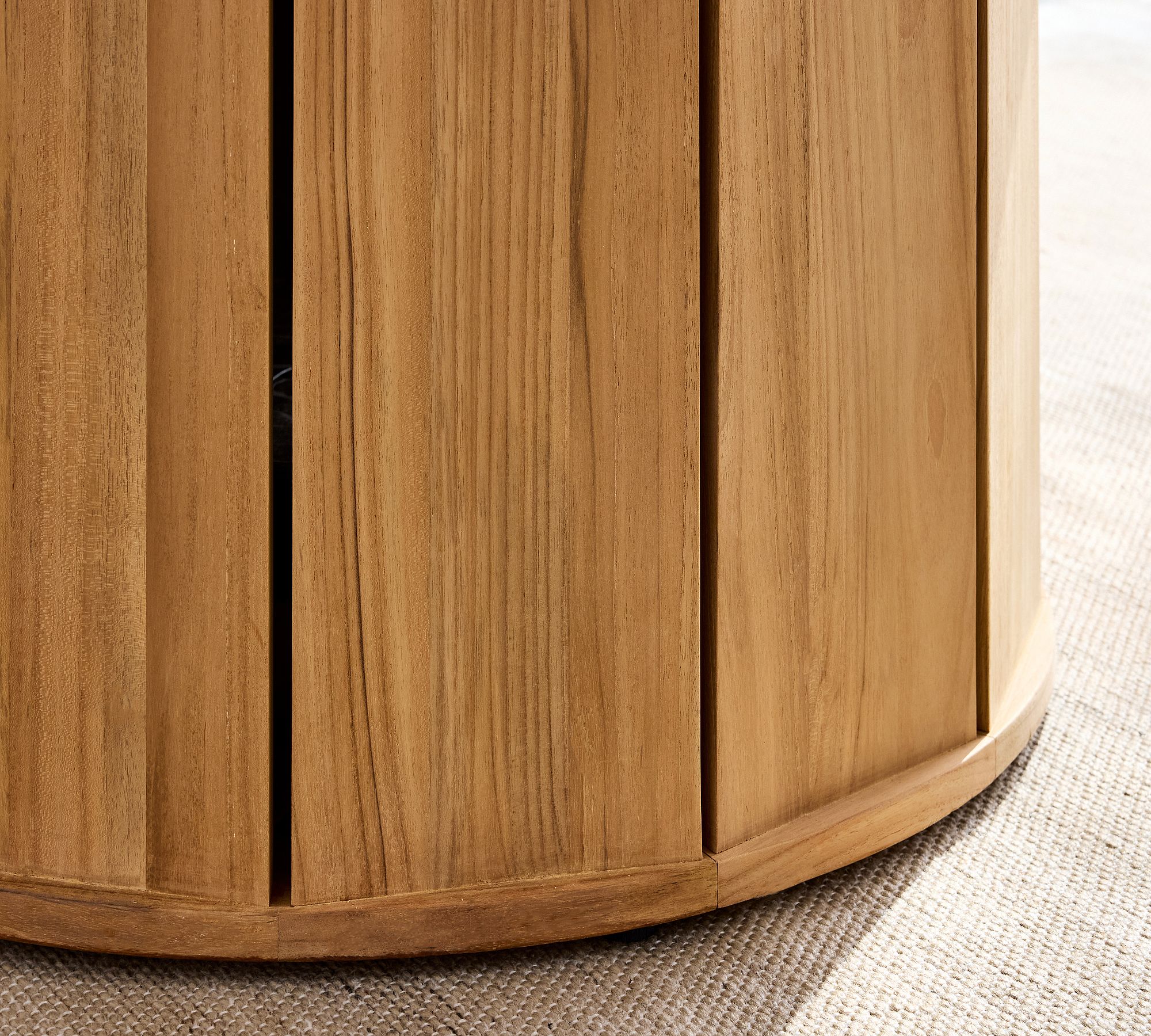 Caramel Round Table Leg Construction